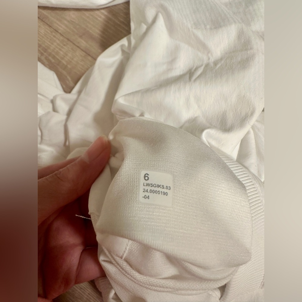 Lululemon NWOT Size 6 Dance Studio Mid-Rise Pant *Short (White) - Picture 6 of 6